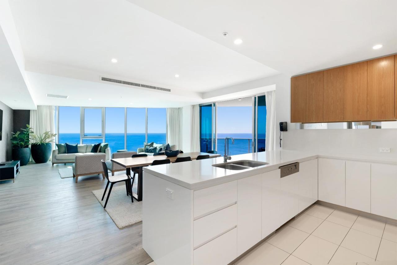 Hilton Panoramic Oceanview Sub-penthouse * Gold Coast