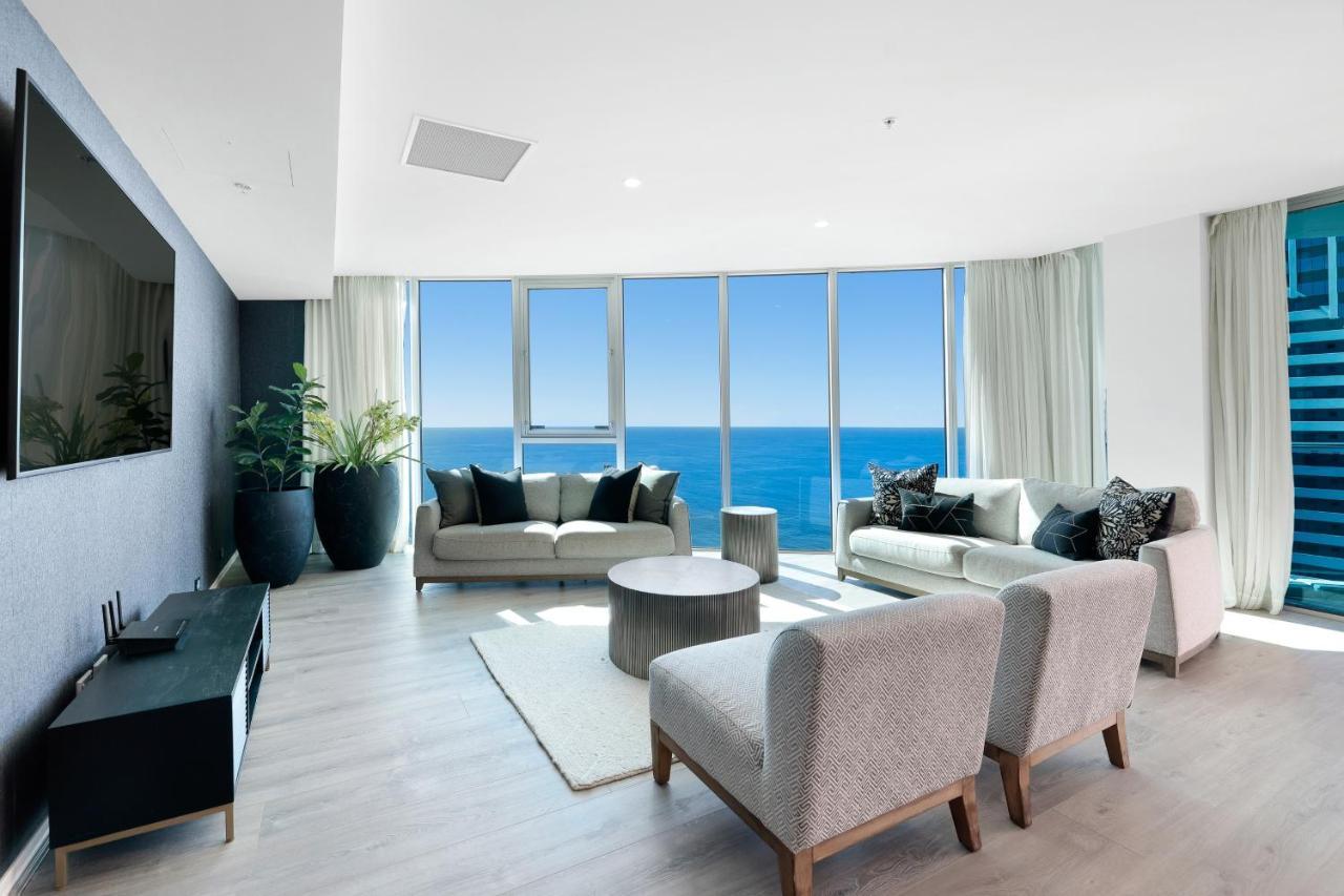 Hilton Panoramic Oceanview Sub-penthouse Apartment